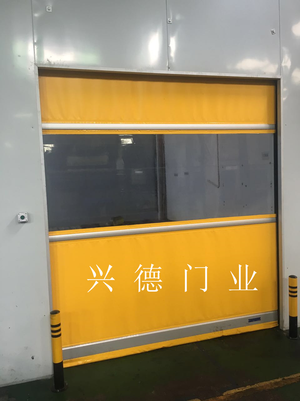 什么生產(chǎn)廠家定做硬質(zhì)快速卷簾門質(zhì)量好?